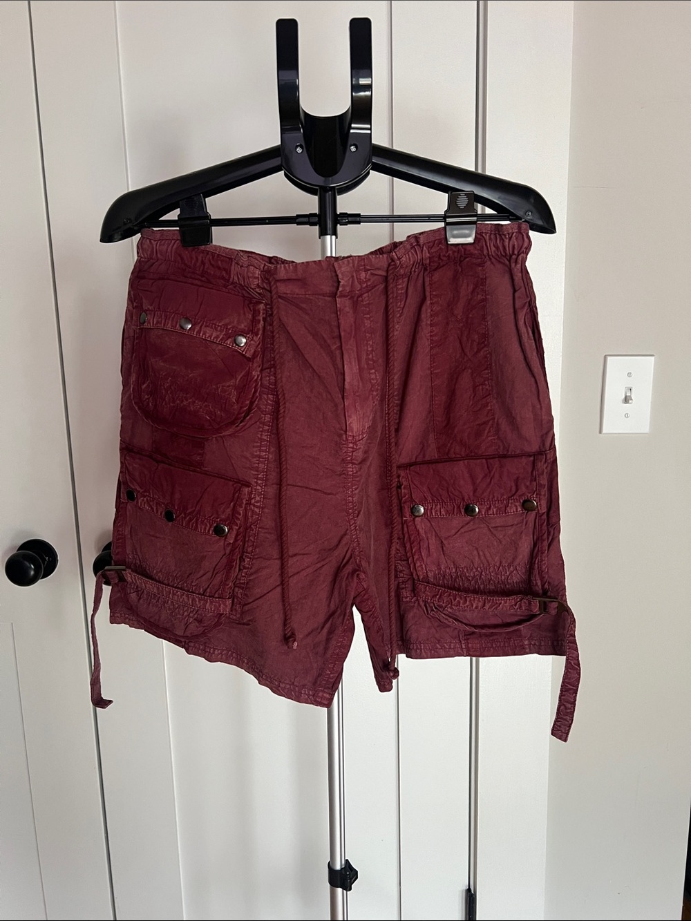 Utility Cargo Shorts in Deep Wine